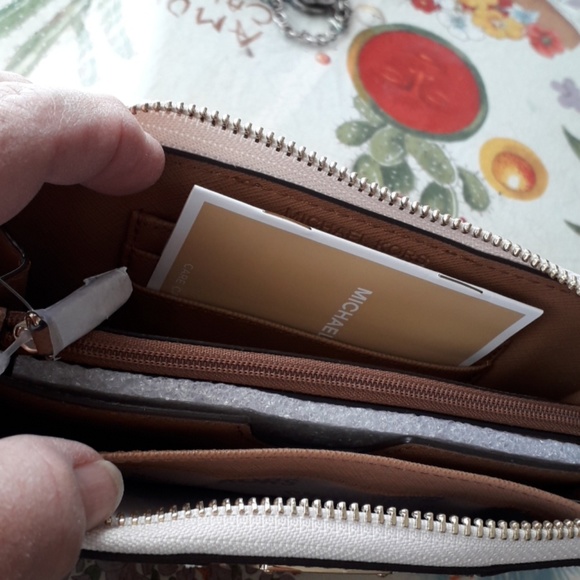 Michael Kors Signature Wristlet - Picture 6 of 8